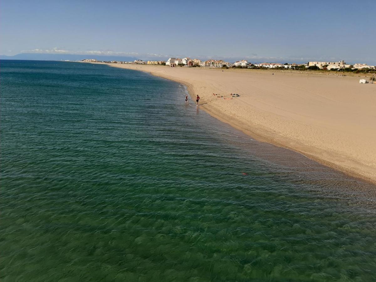 T2 Cabine Avec Tres Belle Vue Sur Le Port De Plaisance Leucate Exterior photo
